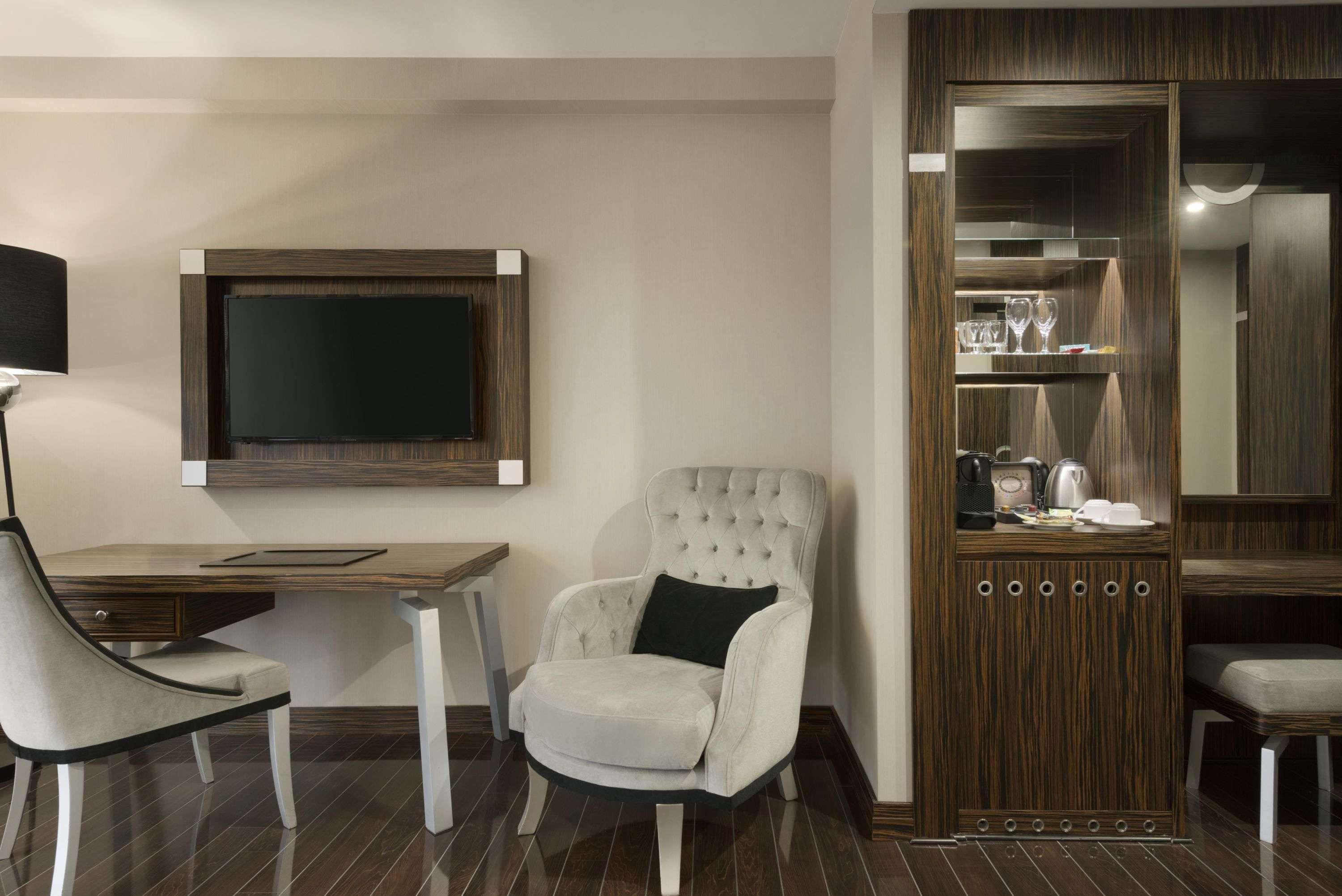 Ramada Hotel & Suites Sisli Стамбул Экстерьер фото